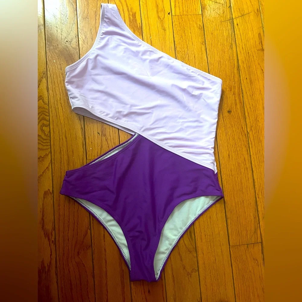 Beautiful one piece swimming suit - Picture 4 of 4